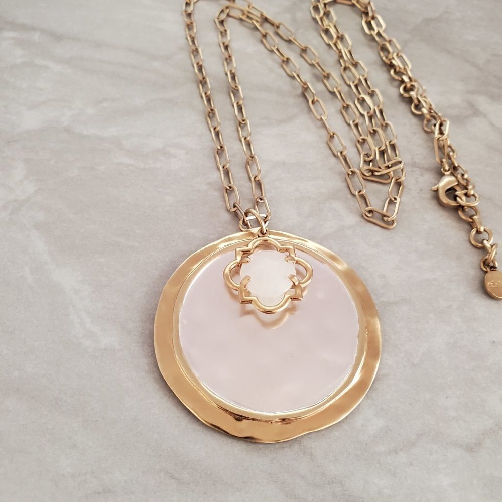 ✨ Stella and Dot Gold Silver Hammared Agate Distressed Pendant Necklace ✨ - Picture 2 of 10